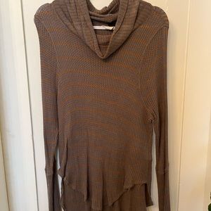 Free people cozy turtleneck/cowl neck size m raw hem